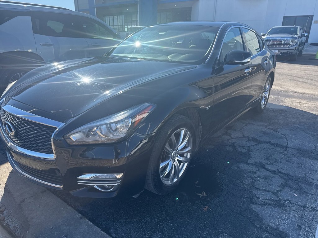 Used 2018 INFINITI Q70 Luxe