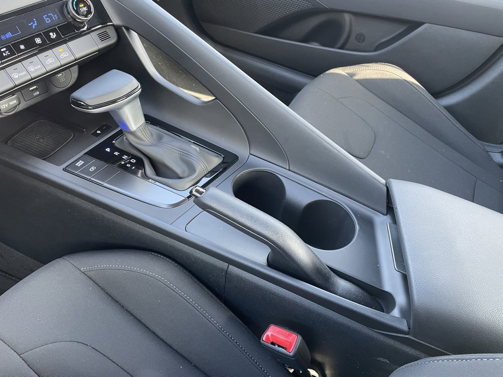 Used 2025 Hyundai Elantra Sport image 19