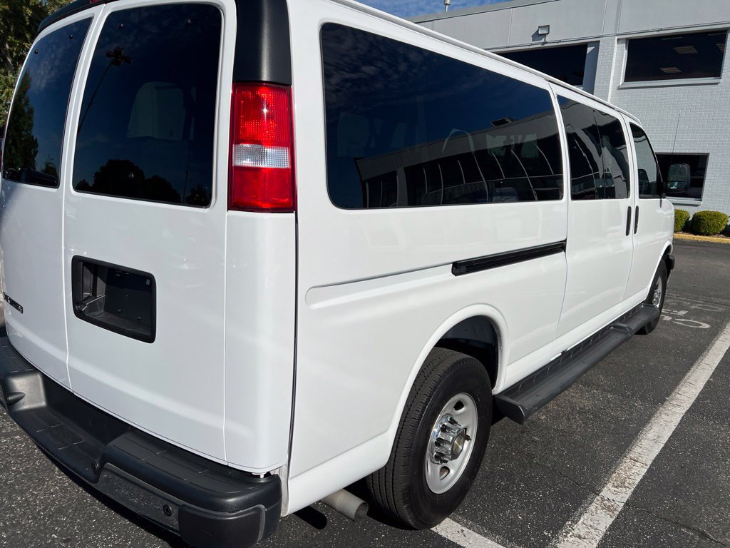 Used 2025 Chevrolet Express 3500 LT w/ LT Preferred Equipment Group RWD image 5