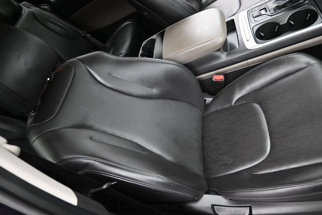 Used 2025 Kia Carnival FWD image 19
