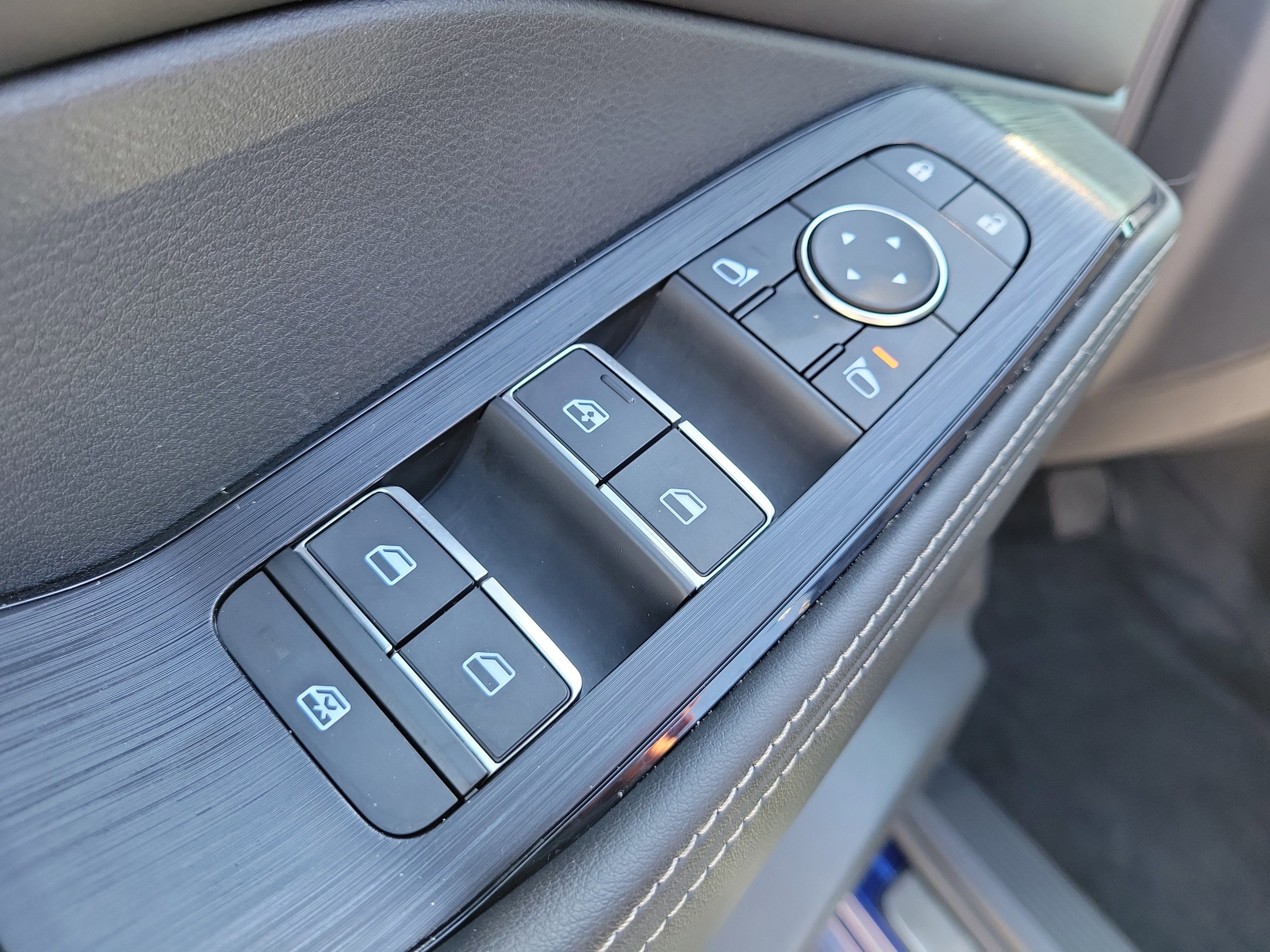 Certified 2023 Nissan Rogue SL w/ SL Premium Package image 12