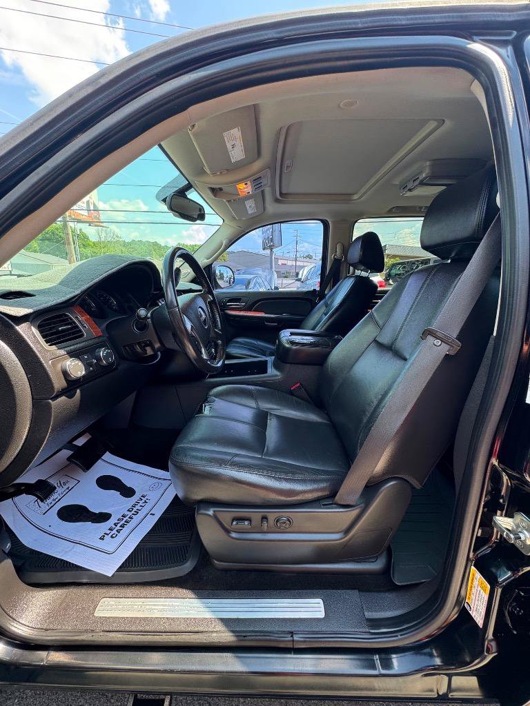 Used 2007 GMC Yukon XL SLT w/ SLT Preferred Equipment Group AWD/4WD image 17