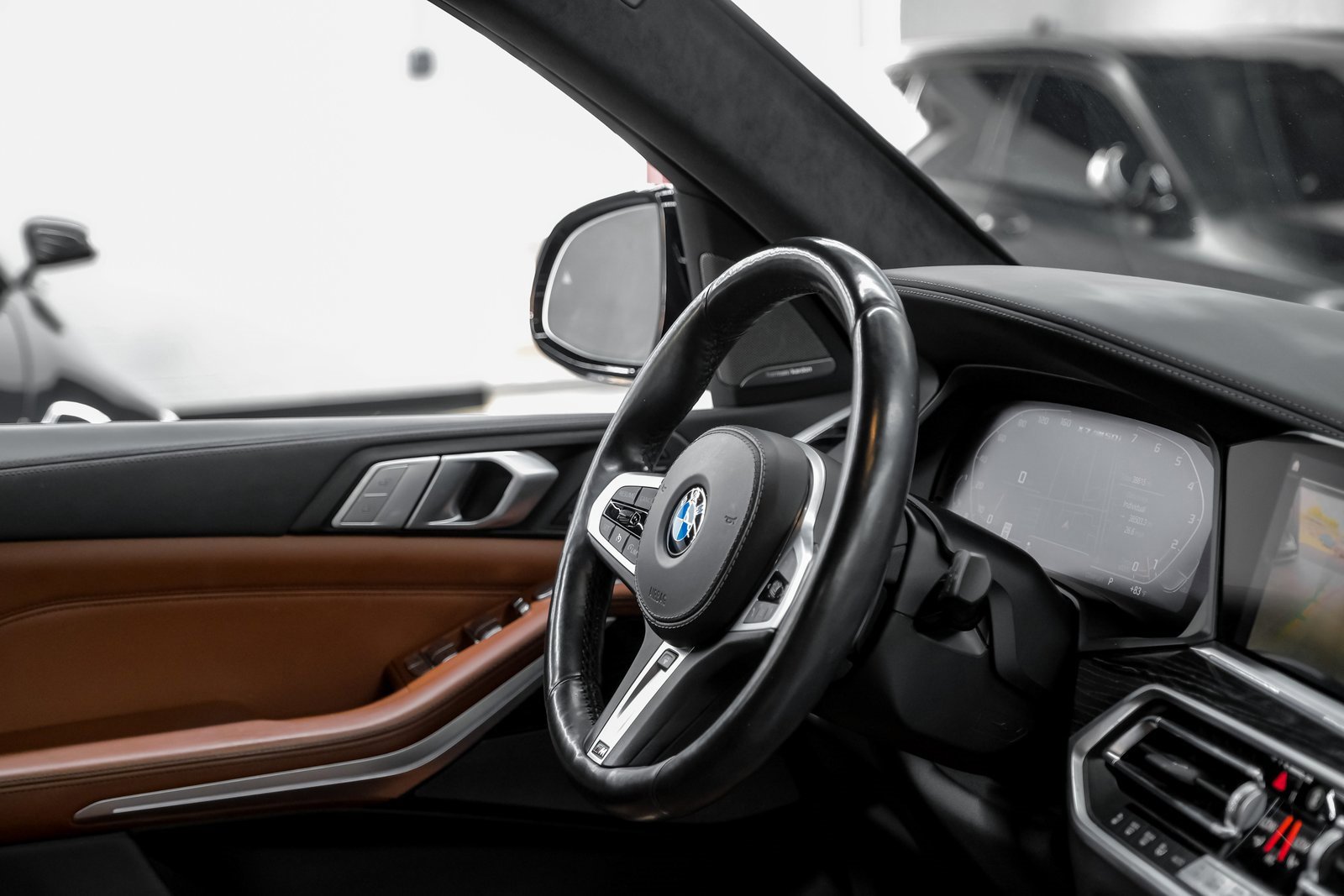 Used 2022 BMW X7 M50i w/ Executive Package image 19