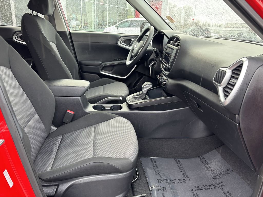Used 2024 Kia Soul LX w/ Option Group 015 FWD image 30