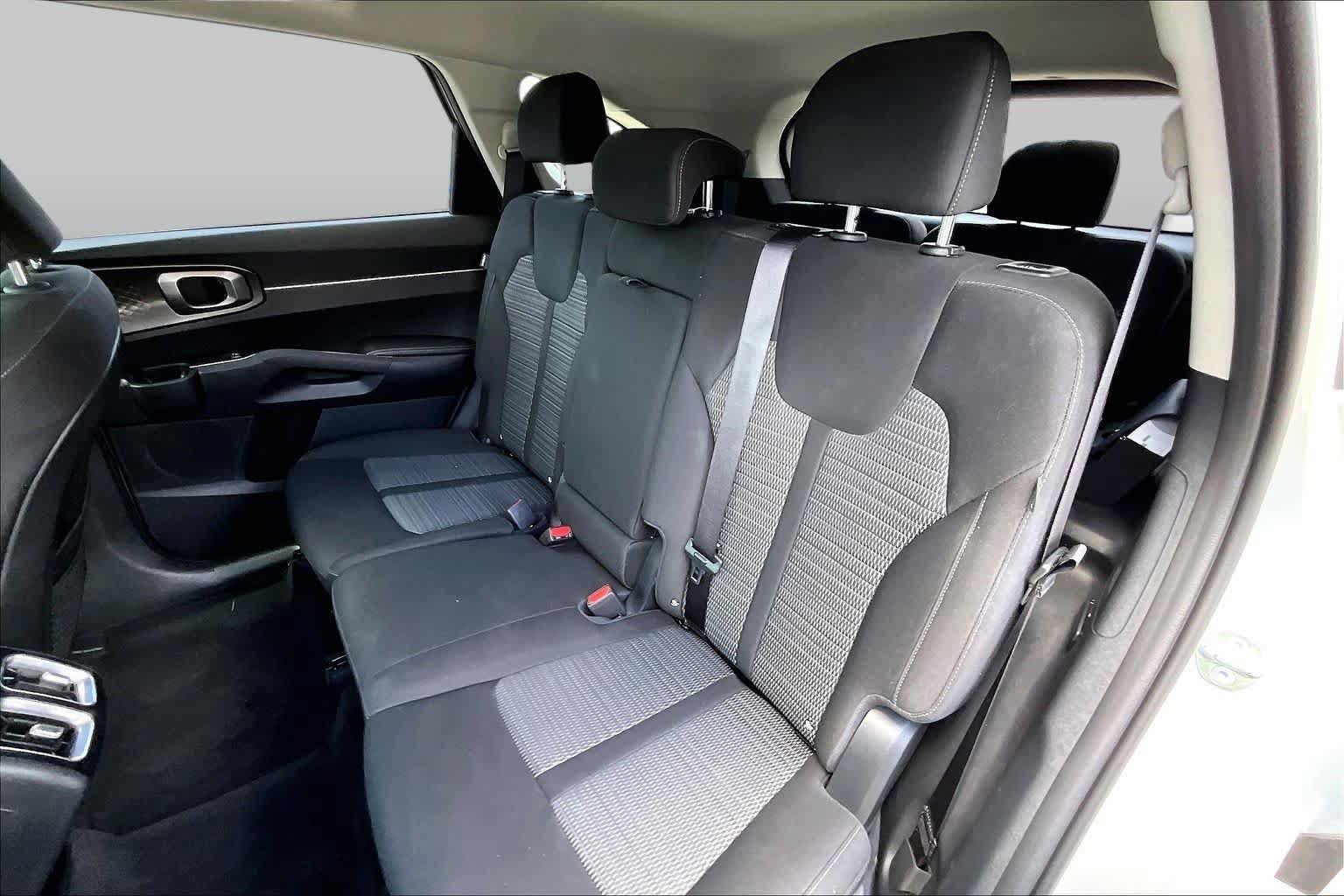 Certified 2026 Kia Sorento LX FWD image 17