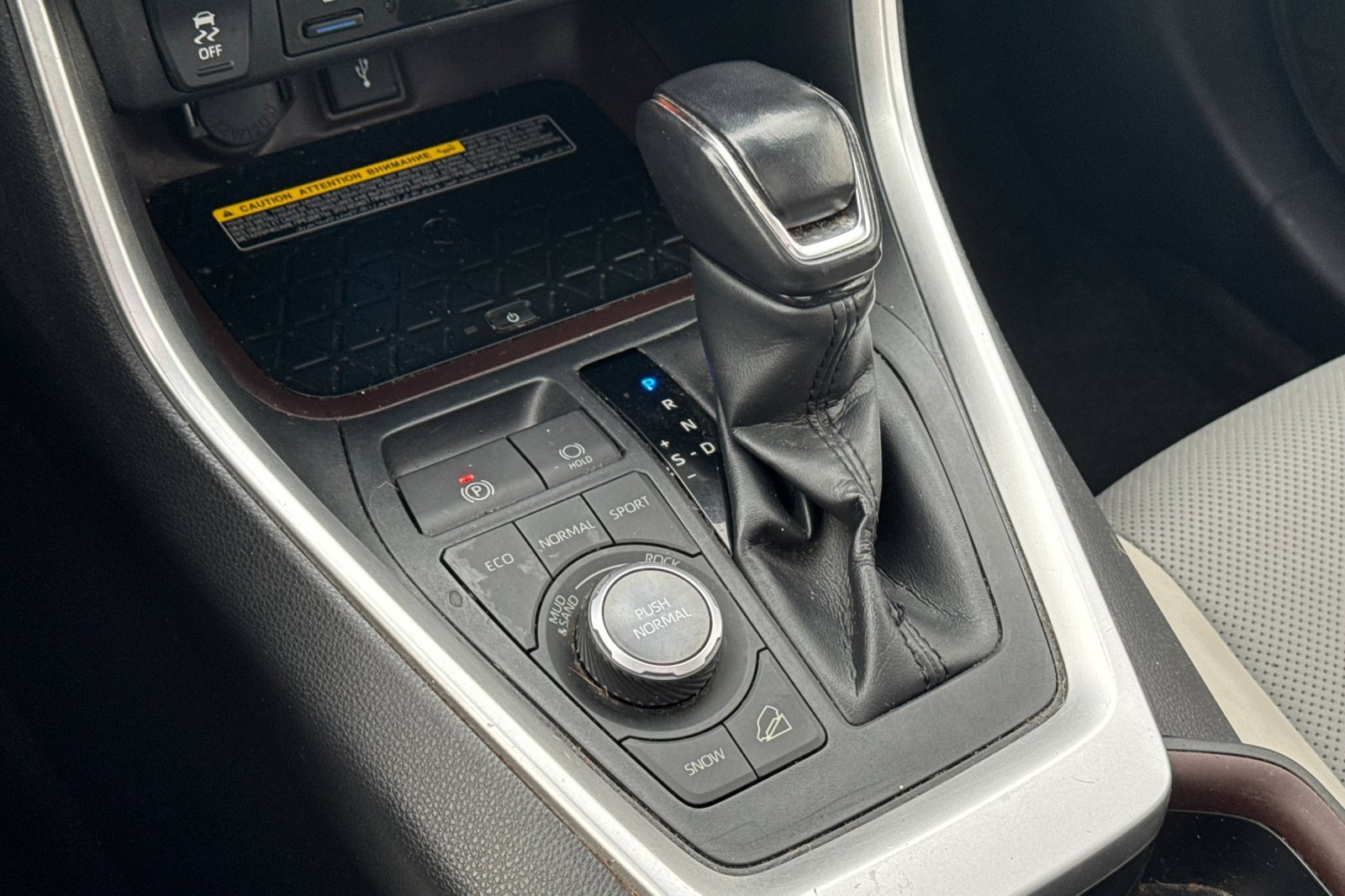 Used 2020 Toyota RAV4 Limited image 33