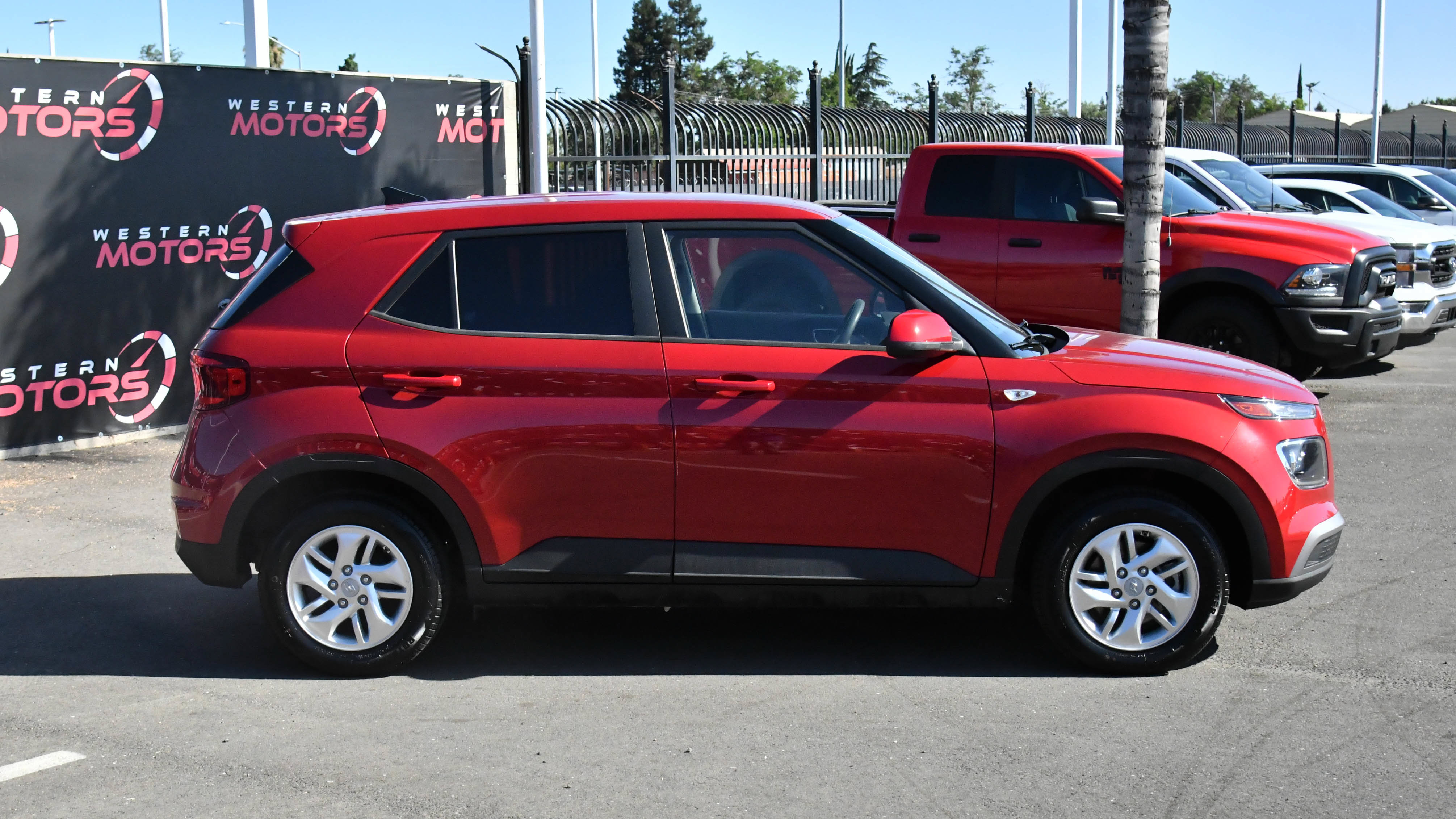 Used 2022 Hyundai Venue SE w/ Cargo Package FWD image 9