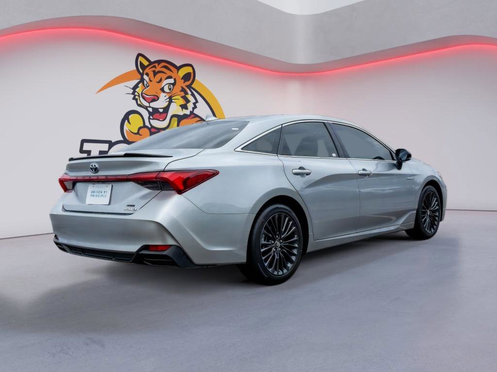 Used 2020 Toyota Avalon XSE image 5