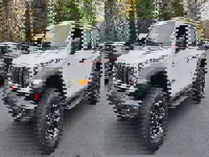 Used 2024 Jeep Wrangler Unlimited Rubicon w/ Technology Group image 3