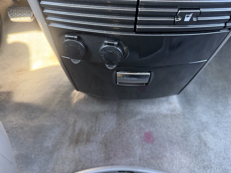Used 2009 Toyota Sienna AWD image 42