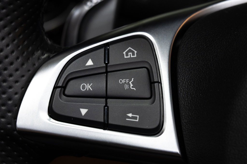 Used 2018 Mercedes-Benz AMG GT Roadster w/ Exclusive Interior Package image 34