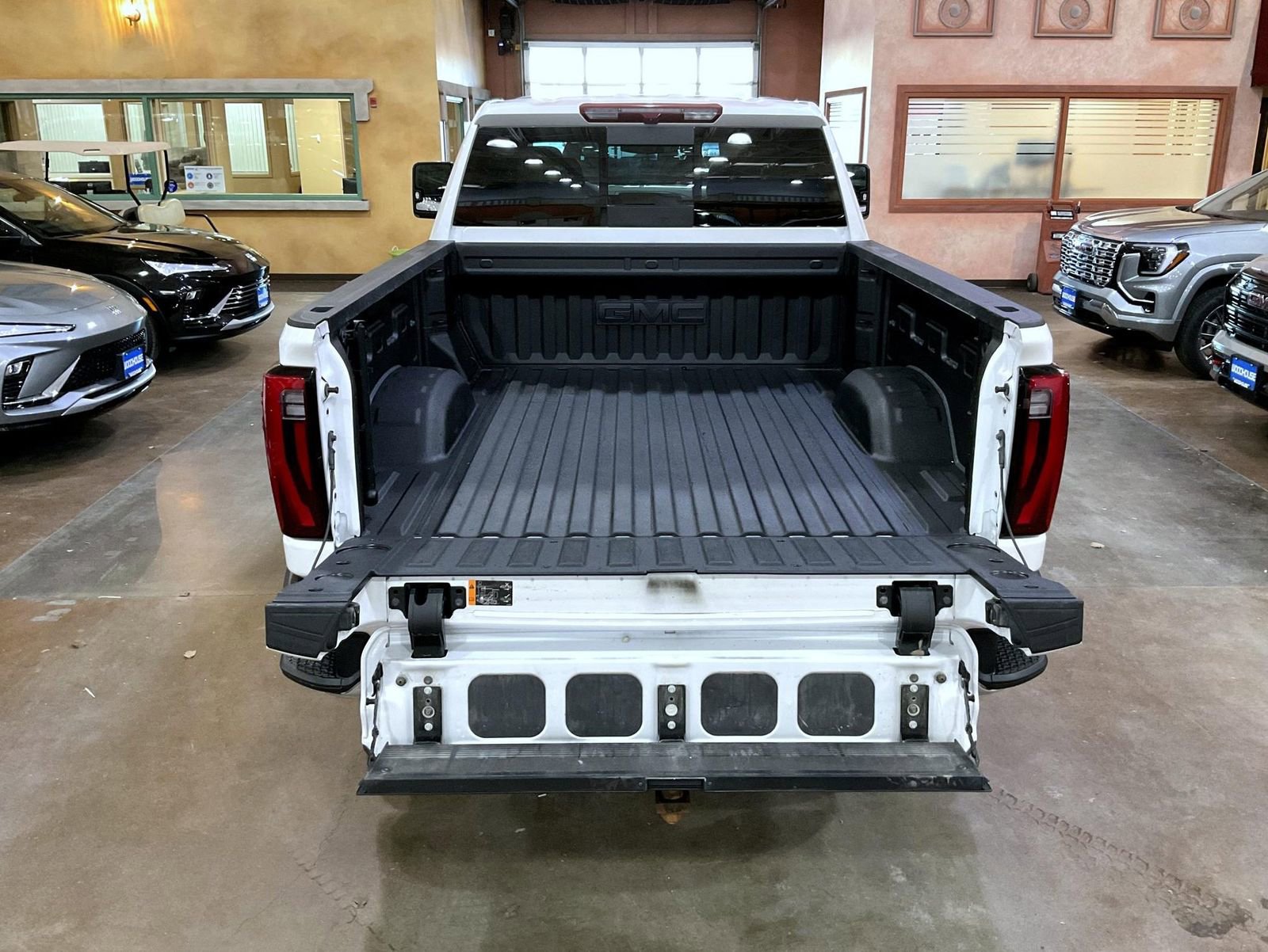 Used 2024 GMC Sierra 2500 SLT w/ SLT Premium Package image 21