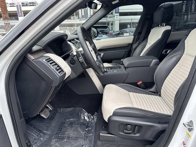 Used 2023 Land Rover Discovery Metropolitan Edition image 24