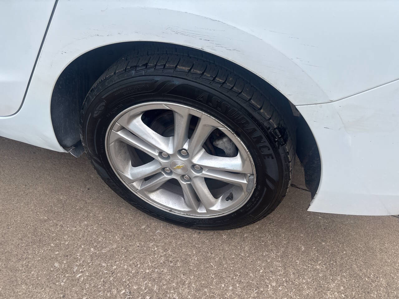 Used 2017 Chevrolet Cruze LT image 4