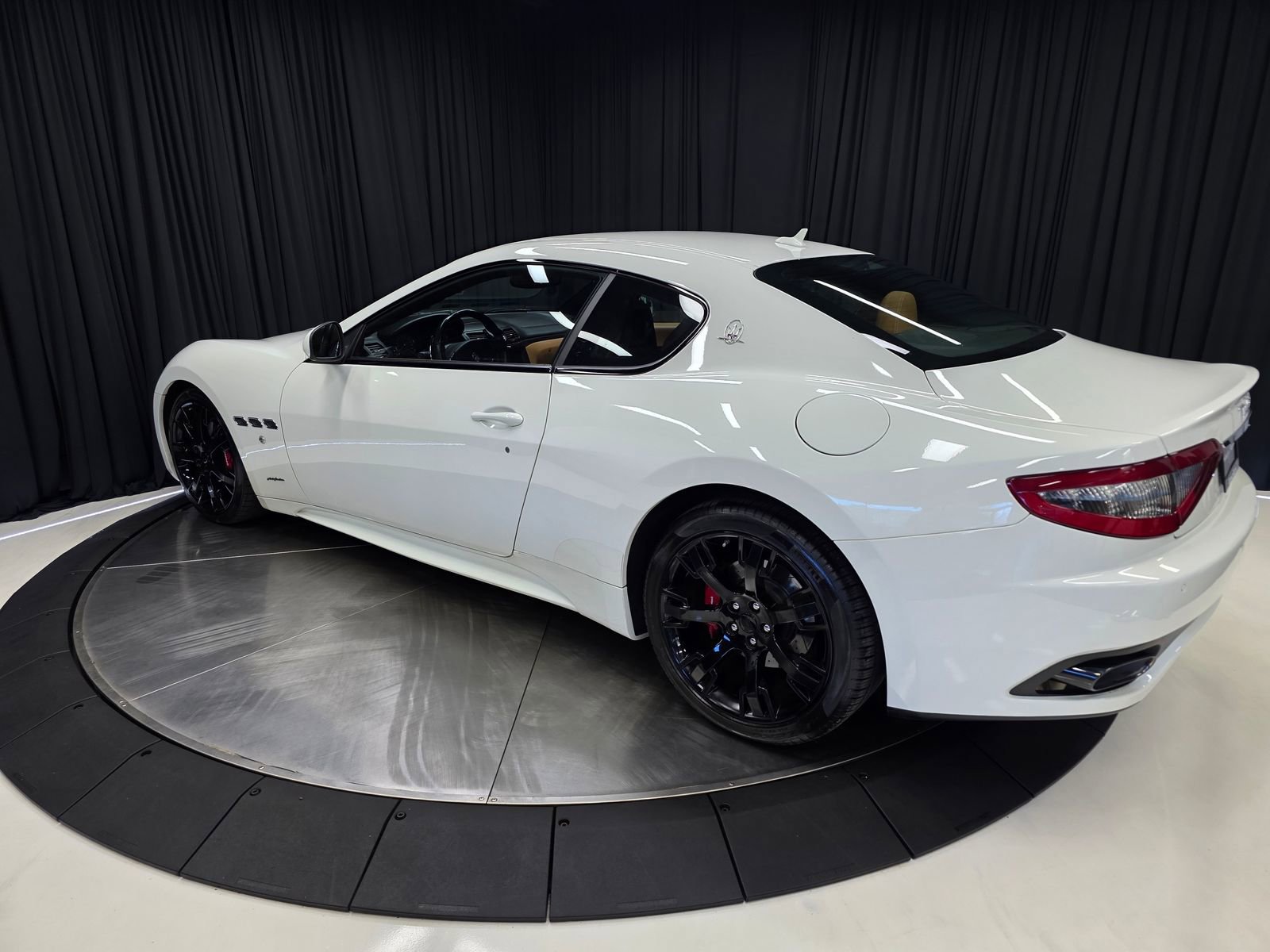 Used 2015 Maserati GranTurismo Sport RWD image 11