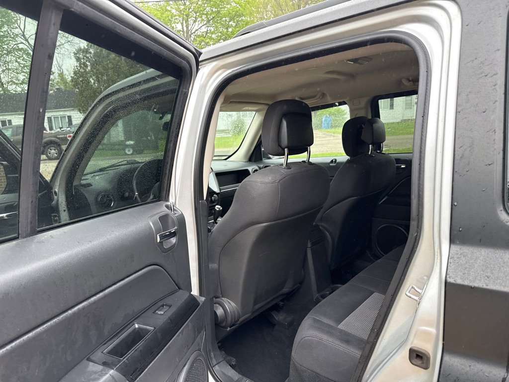 Used 2011 Jeep Patriot Latitude AWD/4WD image 12