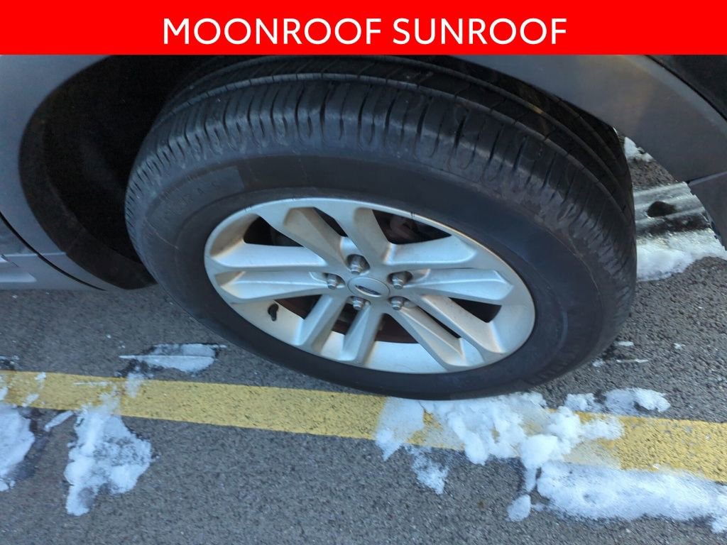 Used 2015 Ford Explorer XLT w/ Equipment Group 202A image 5