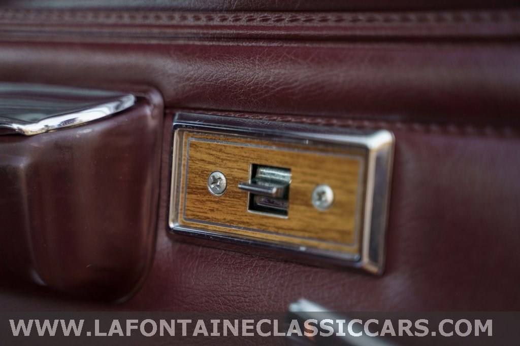 Used 1991 Jeep Grand Wagoneer Base image 93