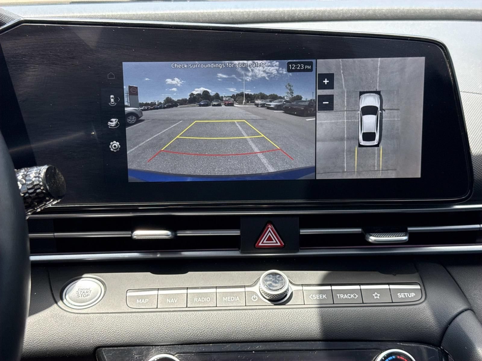 Used 2024 Hyundai Elantra Limited FWD image 11