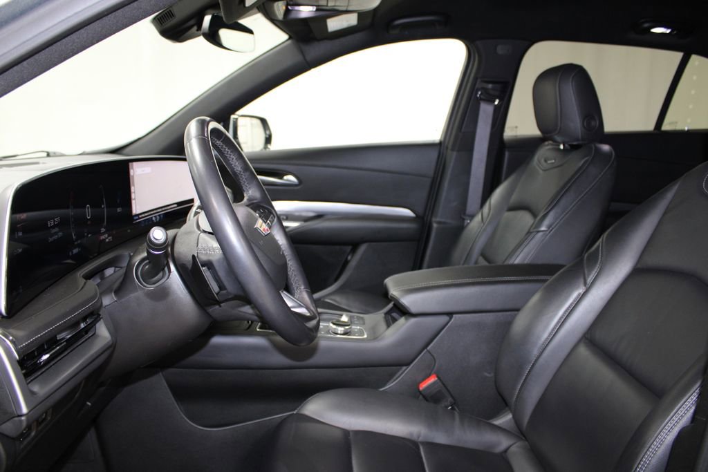Used 2024 Cadillac XT4 Premium Luxury image 16