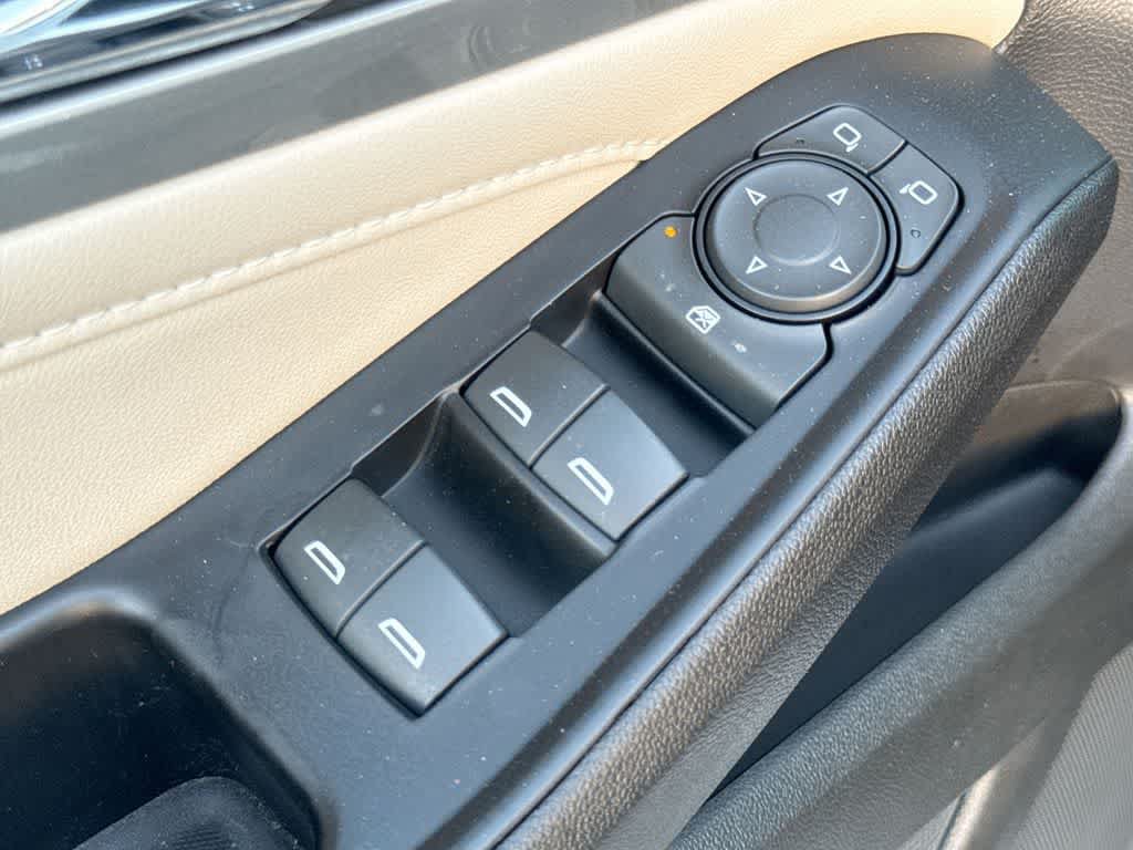 Used 2023 Chevrolet Traverse LS FWD image 21