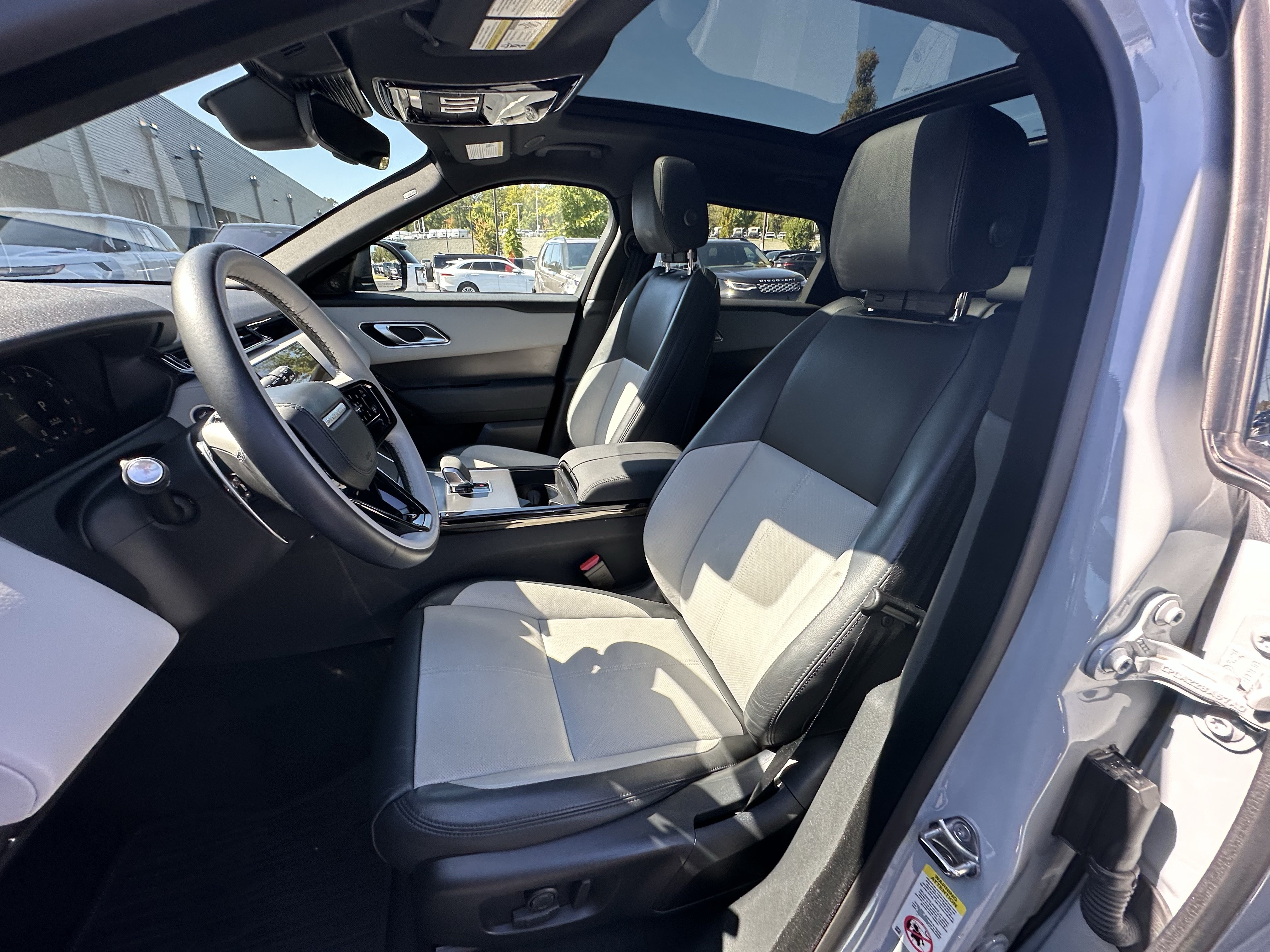 Certified 2024 Land Rover Range Rover Velar Dynamic SE AWD/4WD image 16