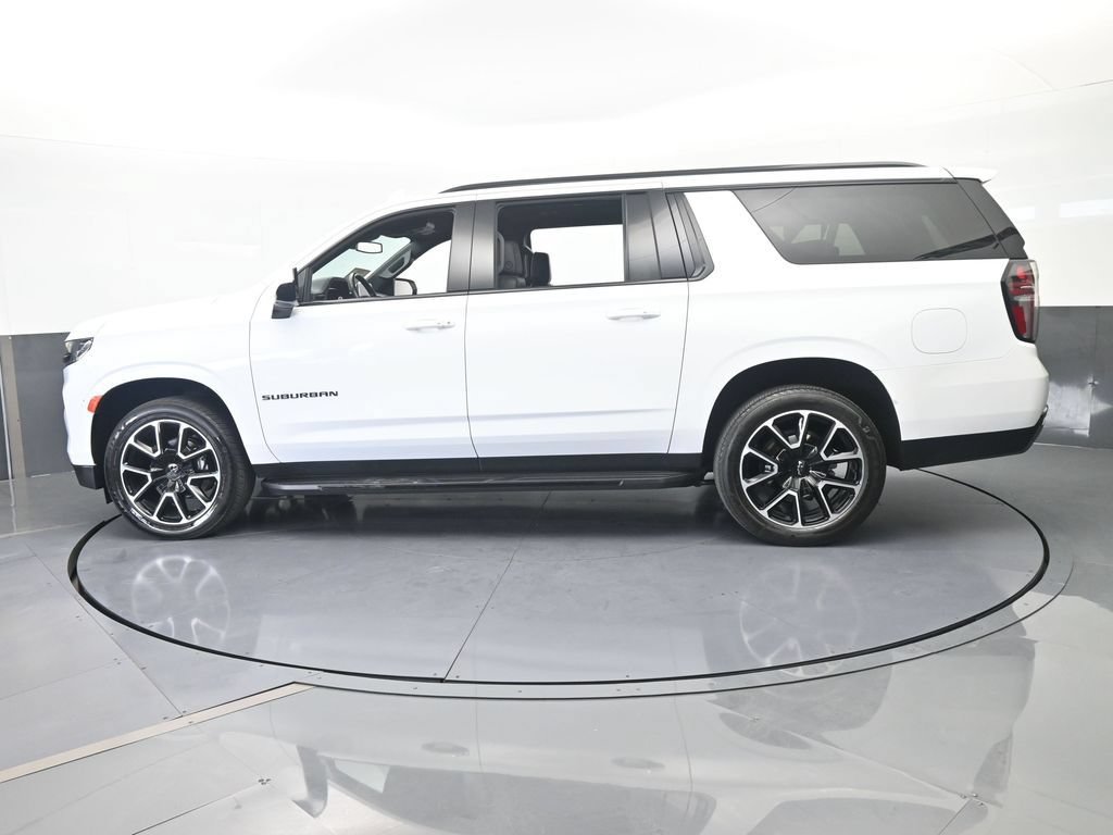 Used 2024 Chevrolet Suburban RST RWD image 3
