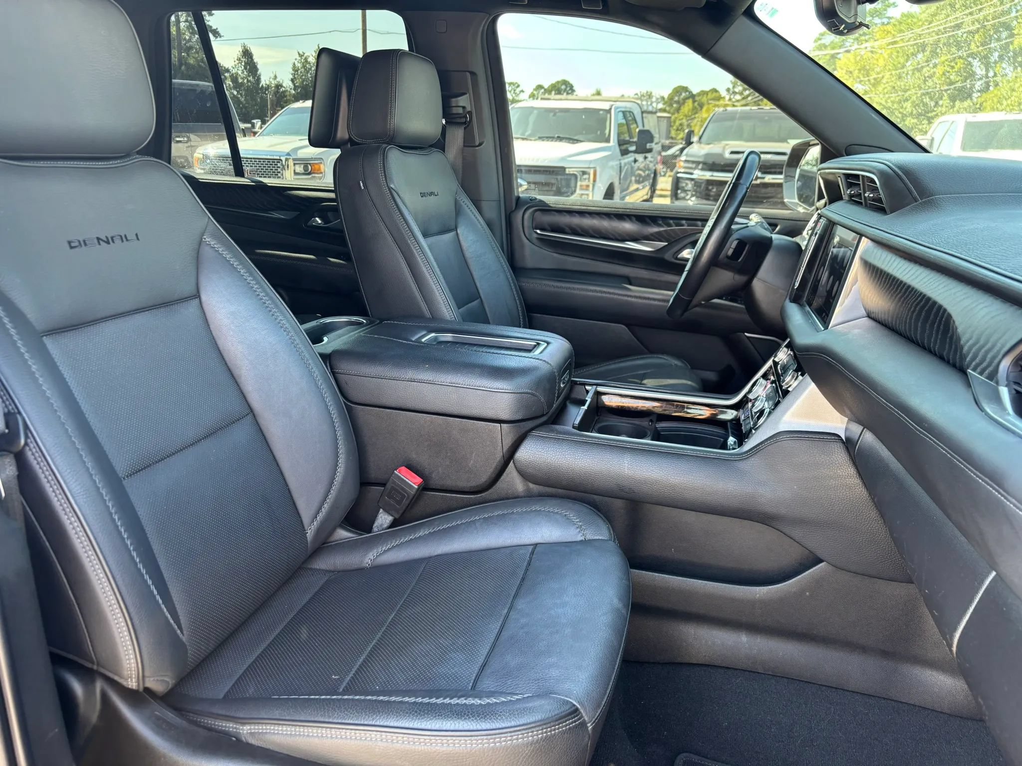 Used 2021 GMC Yukon Denali w/ Denali Ultimate Package AWD/4WD image 27