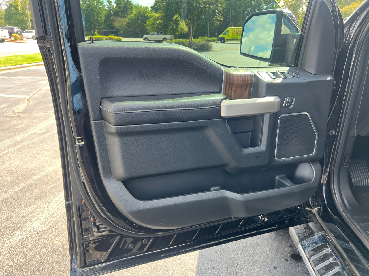 Used 2018 Ford F150 Lariat w/ Equipment Group 502A Luxury image 13