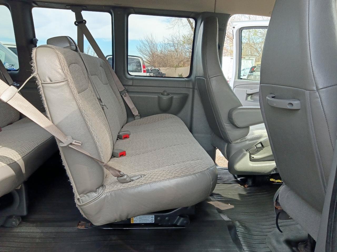 Used 2022 Chevrolet Express 3500 LS RWD image 22