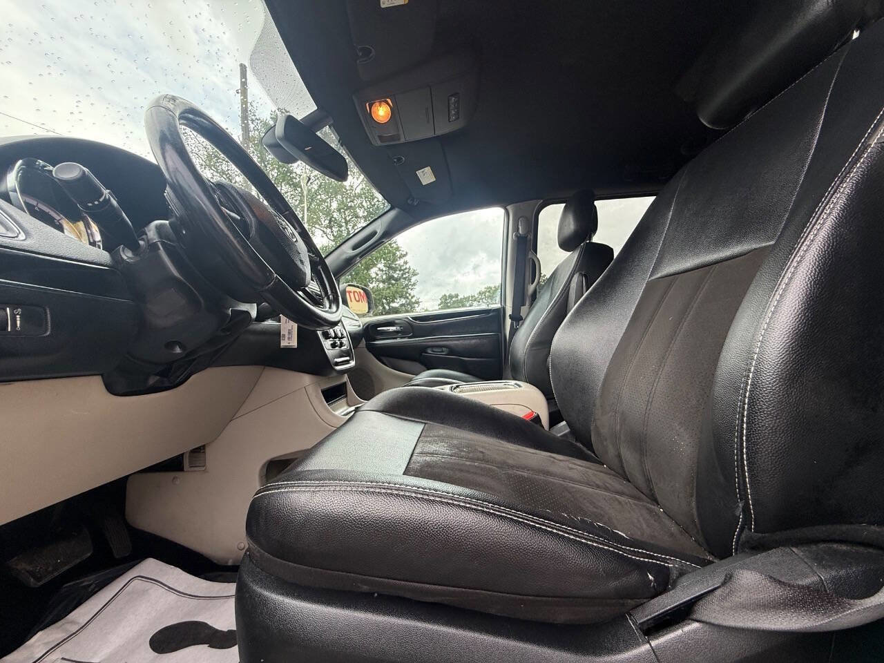 Used 2019 Dodge Grand Caravan SXT image 15