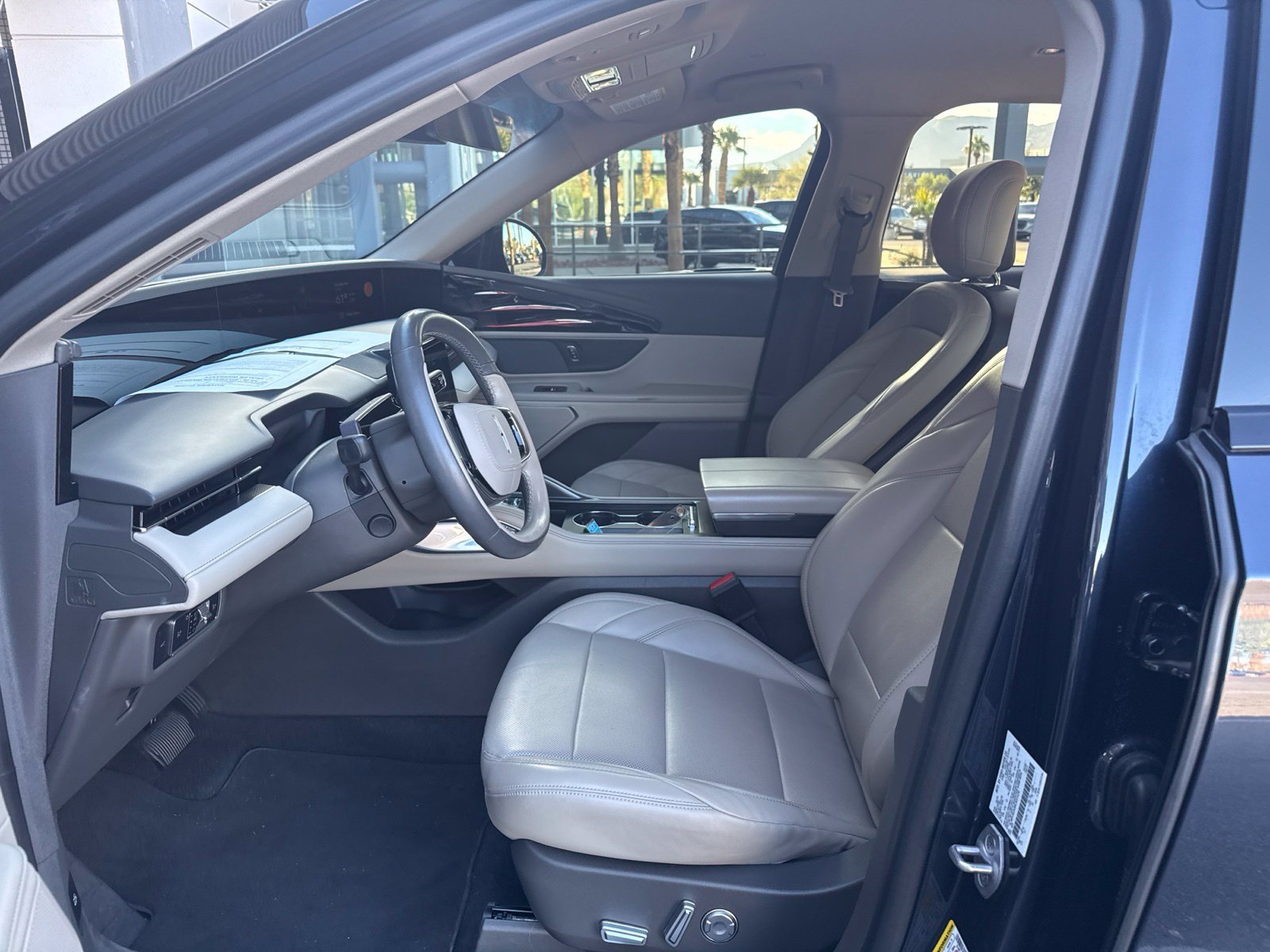 Used 2024 Lincoln Nautilus Premier AWD/4WD image 10