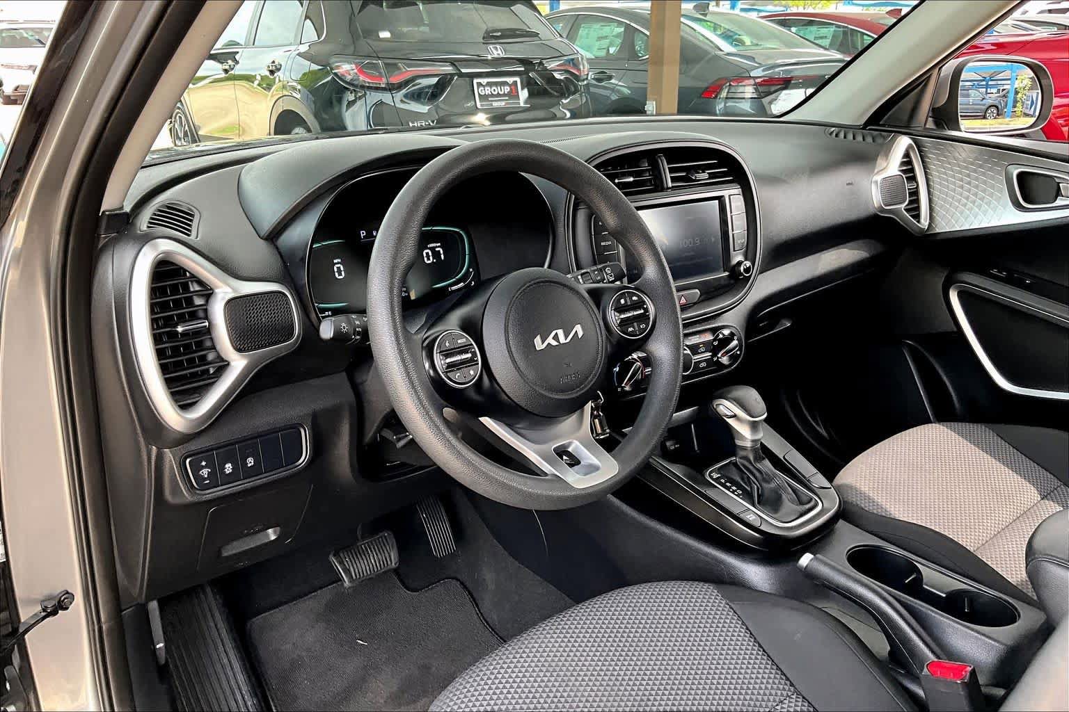 Used 2024 Kia Soul LX w/ Option Group 015 FWD image 17