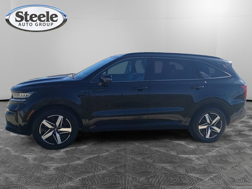 Used 2021 Kia Sorento S w/ Panoramic Sunroof Package image 2