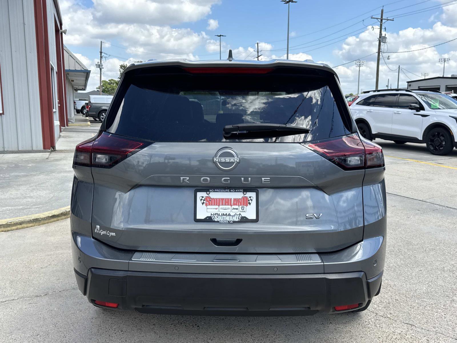 Used 2024 Nissan Rogue SV w/ SV Premium Package image 6