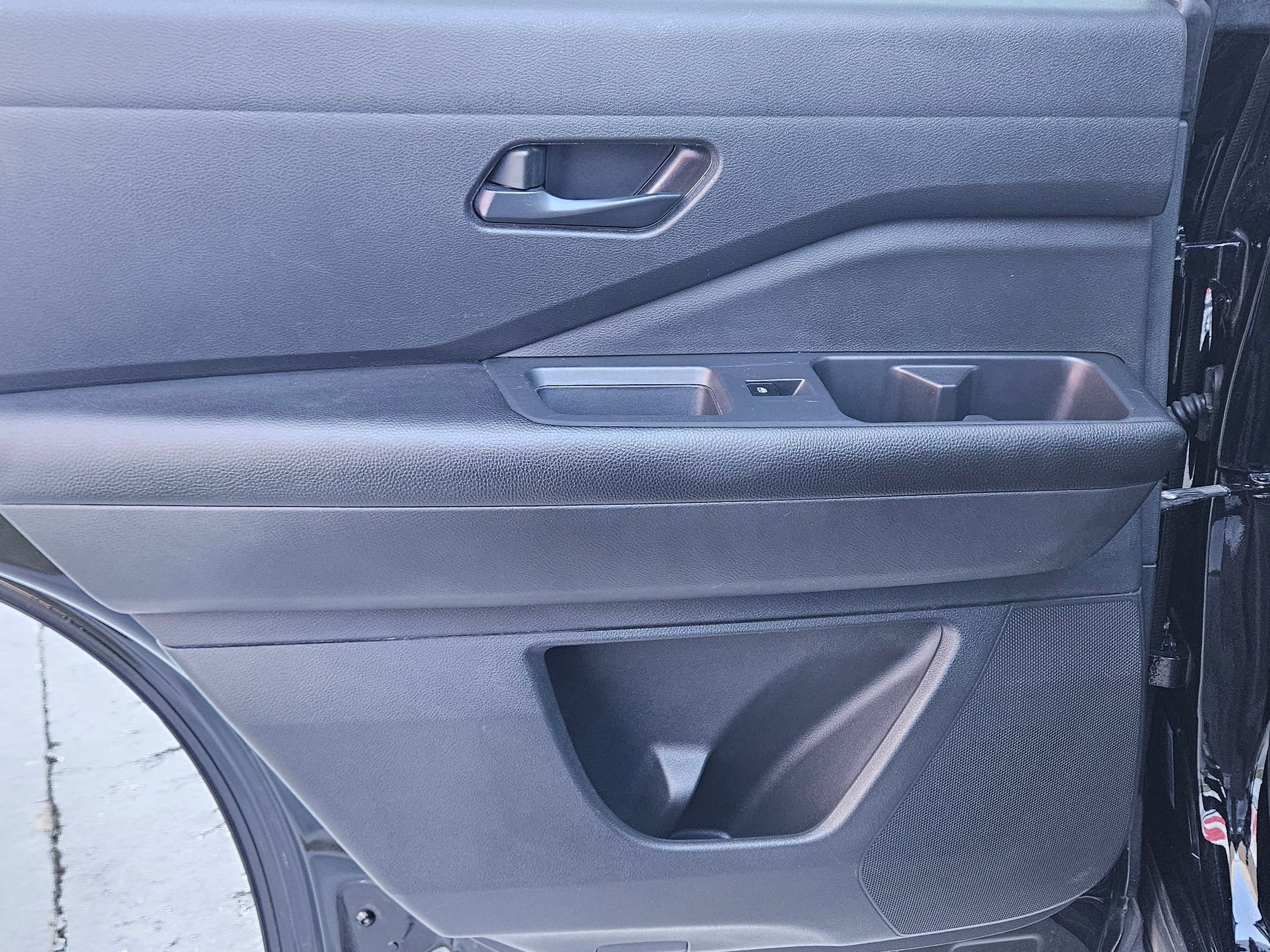 Used 2024 Nissan Pathfinder SV image 22