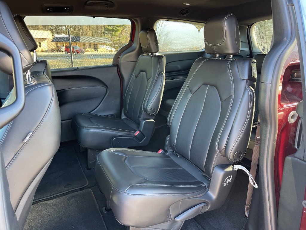 Used 2023 Chrysler Pacifica Touring-L w/ S Appearance Package image 25
