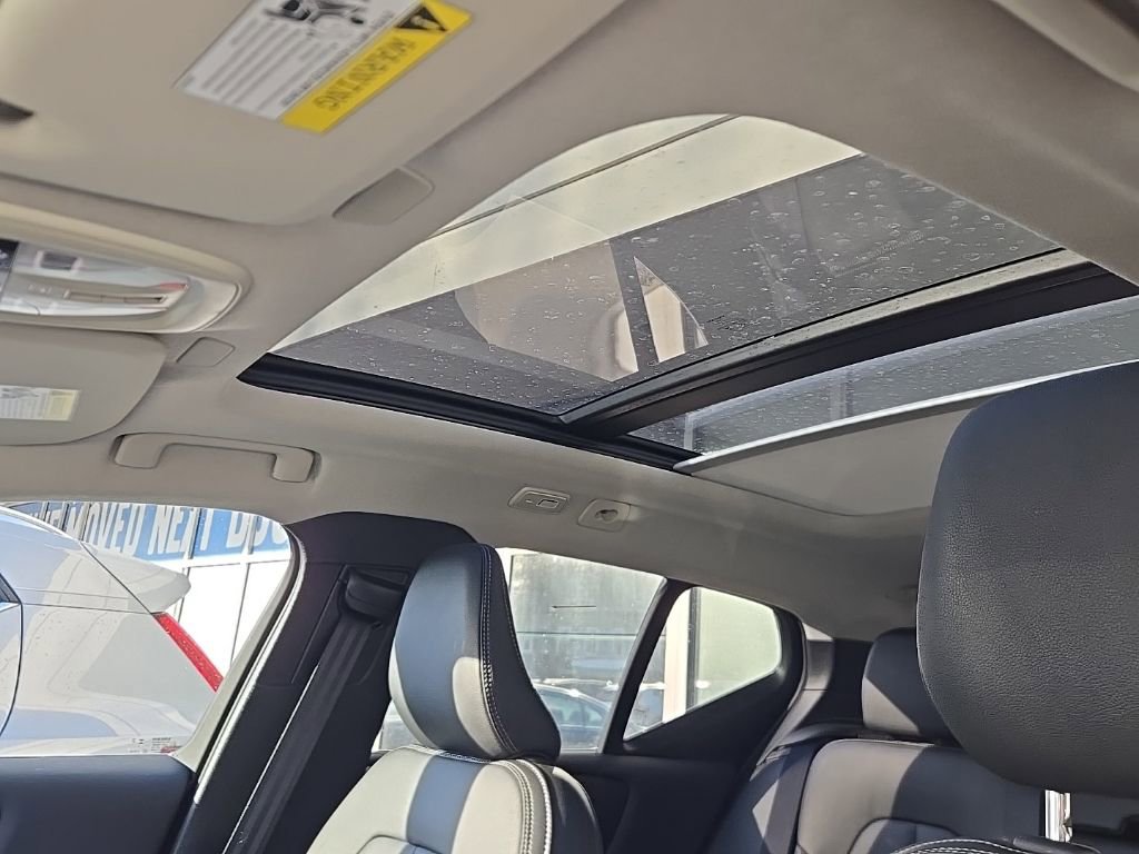 Certified 2025 Volvo XC40 B5 Core image 15