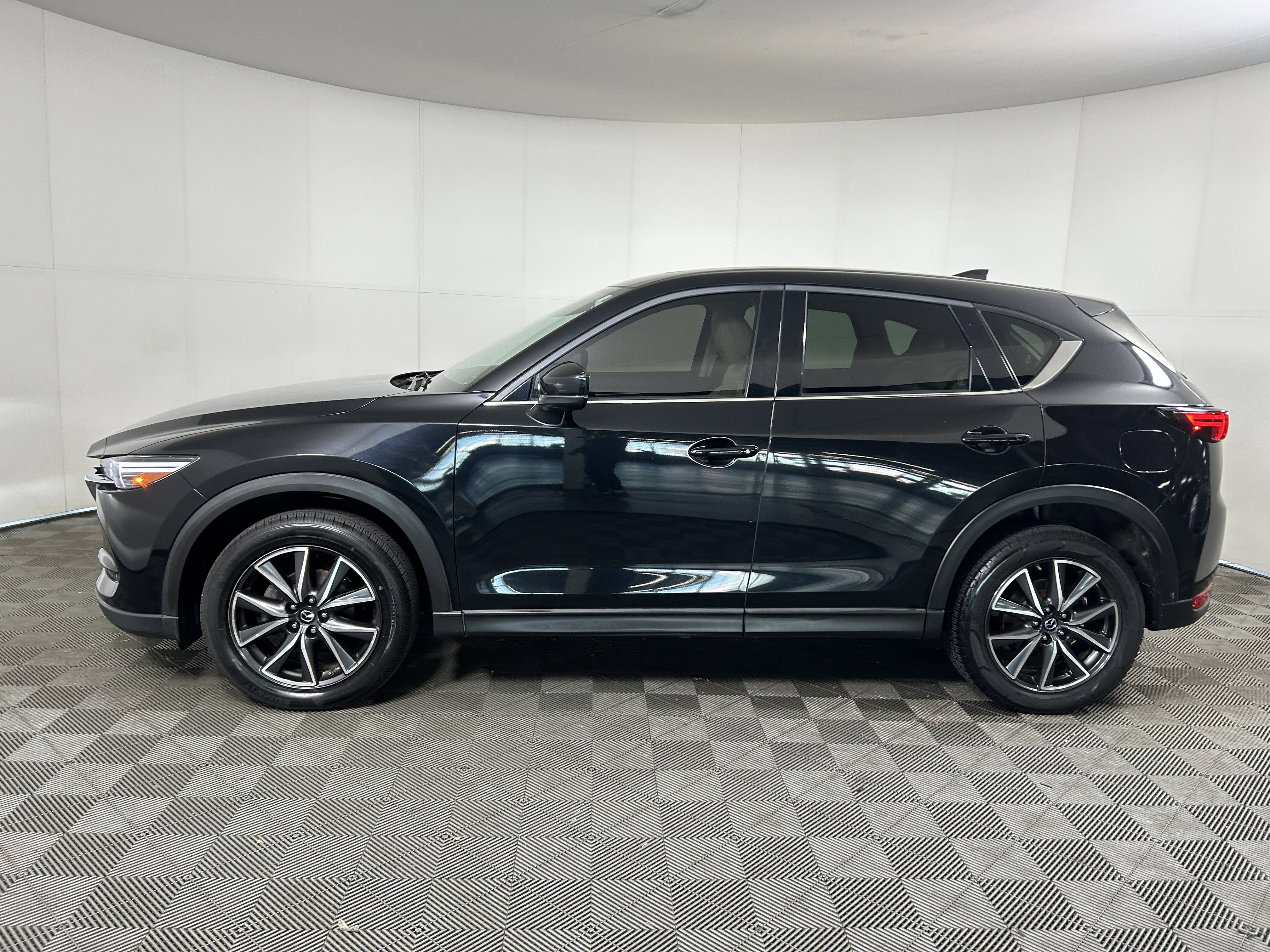 Used 2017 MAZDA CX-5 Grand Touring image 2