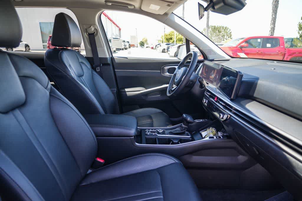 Used 2025 Kia Sorento EX w/ Panoramic Sunroof Package FWD image 17