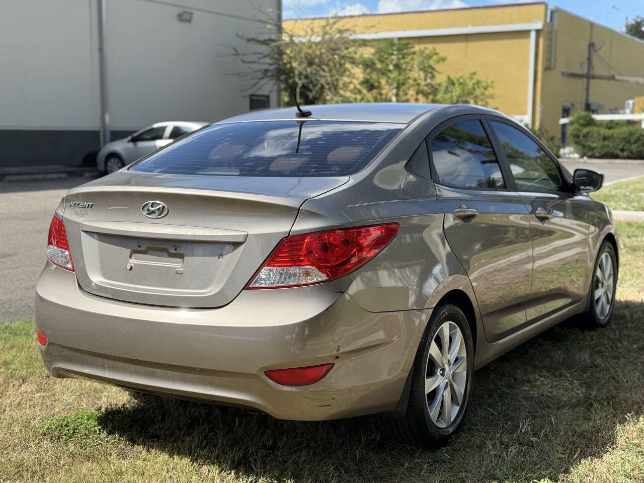 Used 2013 Hyundai Accent GLS w/ Premium Pkg FWD image 7