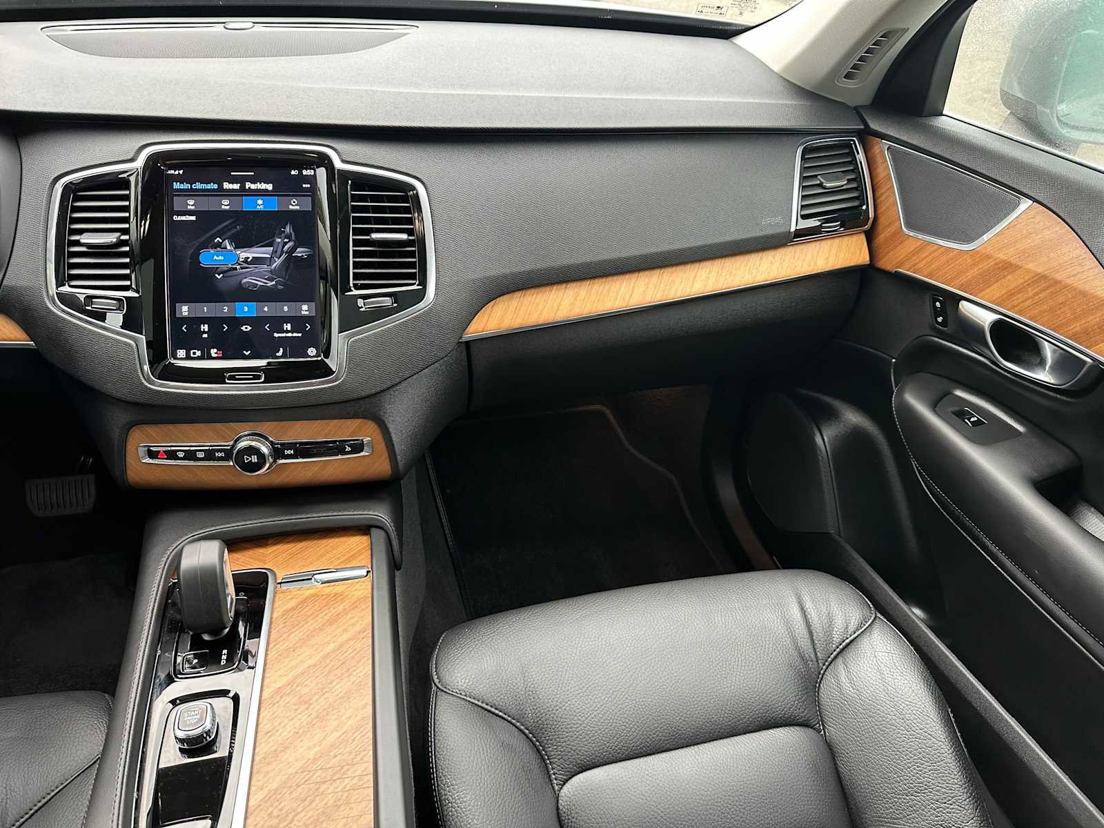 Certified 2025 Volvo XC90 B6 Plus image 19