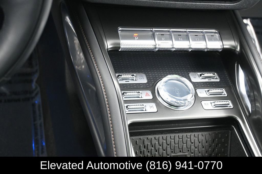 Used 2025 Lincoln Nautilus Reserve w/ Jet Appearance Package AWD/4WD image 13