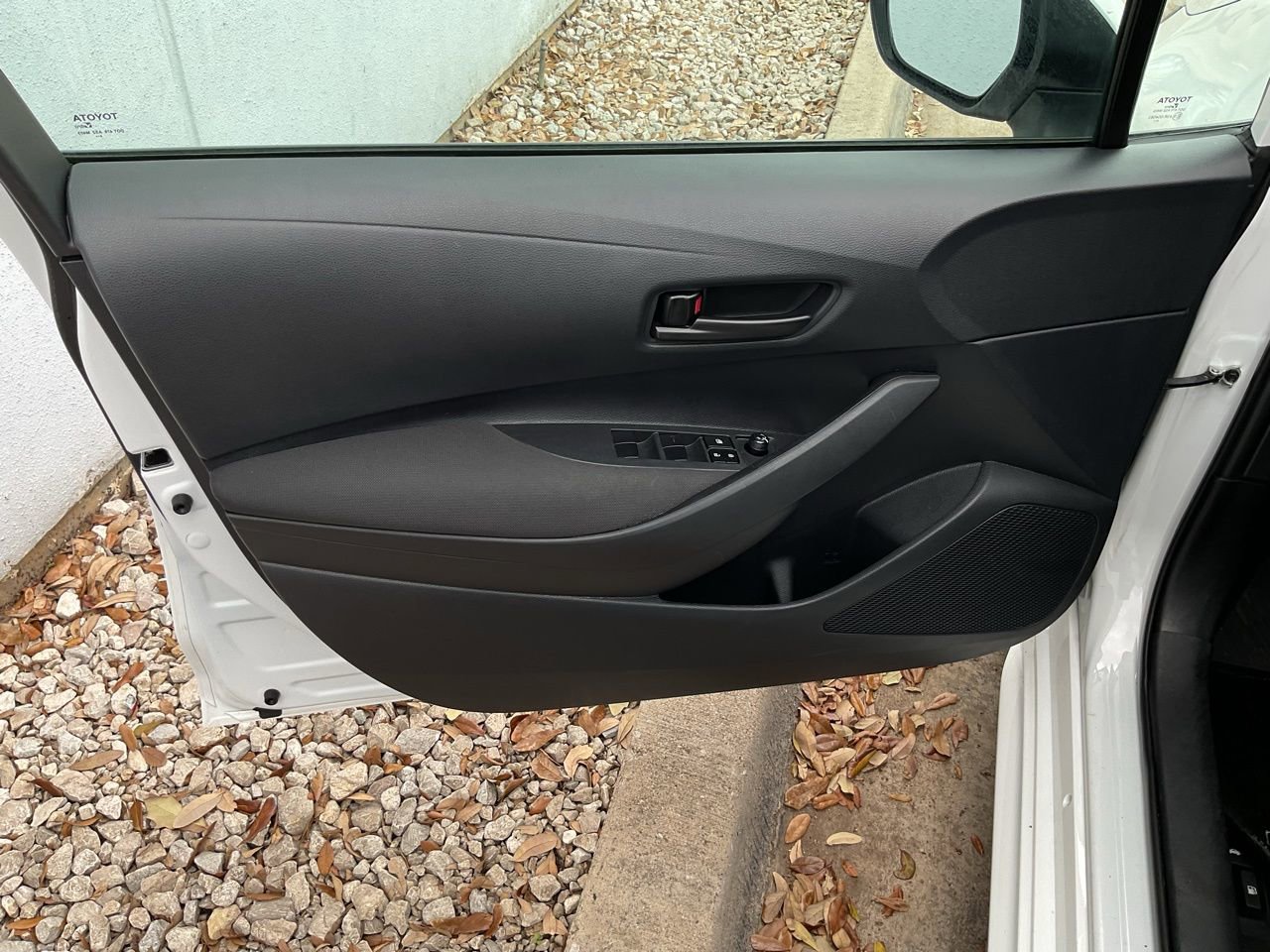 Used 2025 Toyota Corolla LE image 25