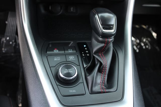 Used 2021 Toyota RAV4 SE w/ Weather & Moonroof Package AWD/4WD image 30