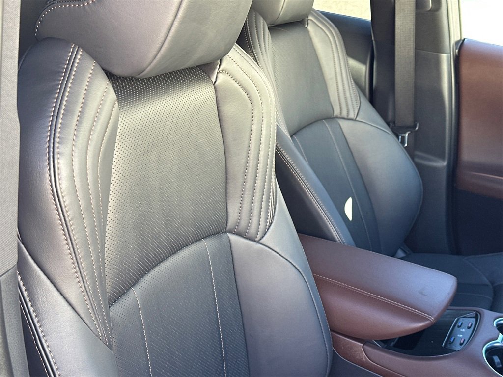 Used 2024 Toyota Venza Limited image 11