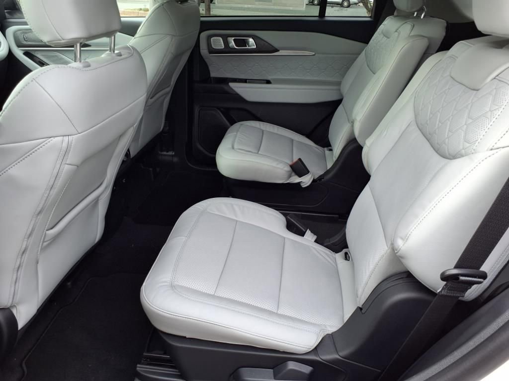 New 2025 Ford Explorer Platinum image 5