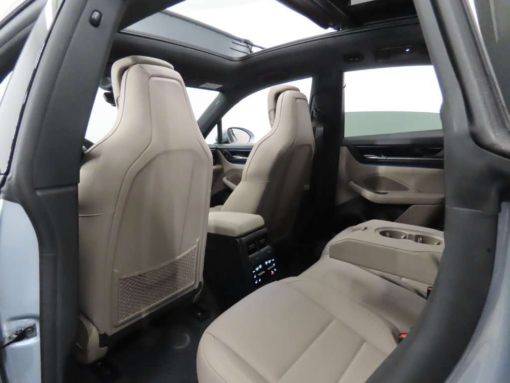 New 2026 Porsche Macan 4 Electric AWD/4WD image 45