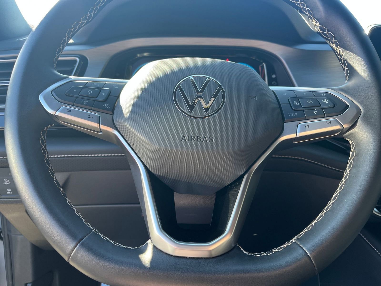 Used 2025 Volkswagen Atlas Cross Sport SE image 30