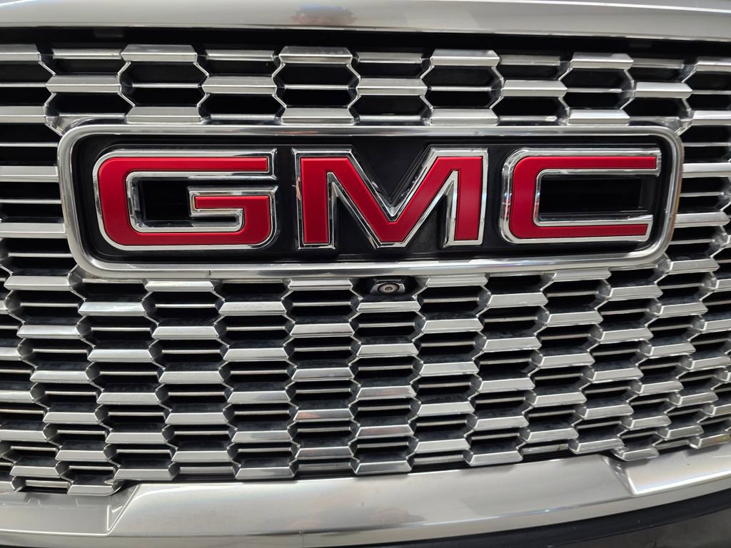Used 2022 GMC Yukon XL Denali image 9